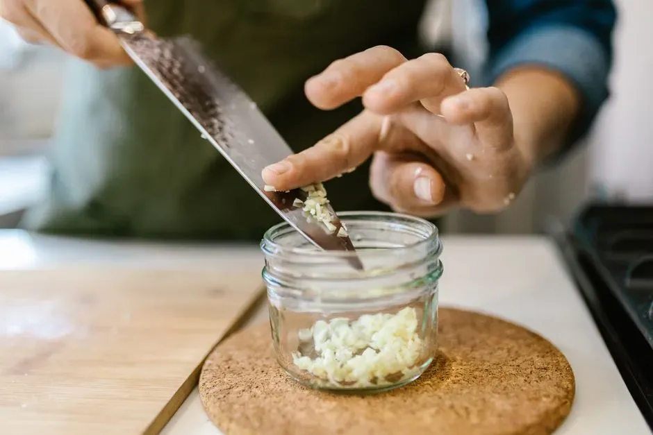 4. Peeled or jarred garlic (Image Credits: Pexels)