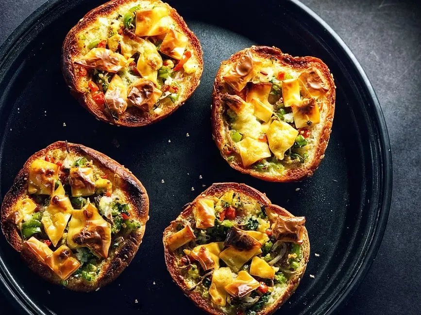 7. French Bread Pizza (Image Credits: Pexels)