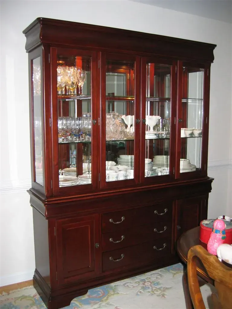 2. The China Cabinet (bnilsen, Flickr, <a href="https://creativecommons.org/licenses/by-sa/2.0/" target="_blank" rel="noopener">CC BY-SA 2.0</a>)