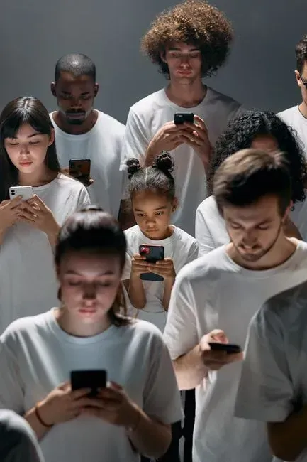 9. Criticizing screen time while never putting their own phone down (Image Credits: Pexels)