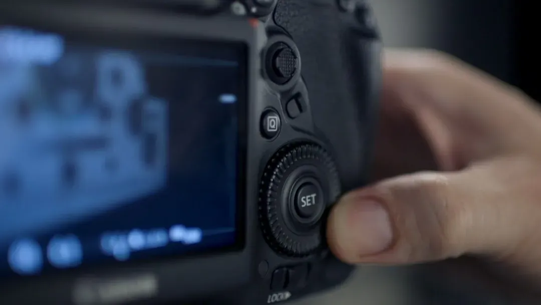 4. A Digital Photo Frame That Updates Itself (Image Credits: Unsplash)