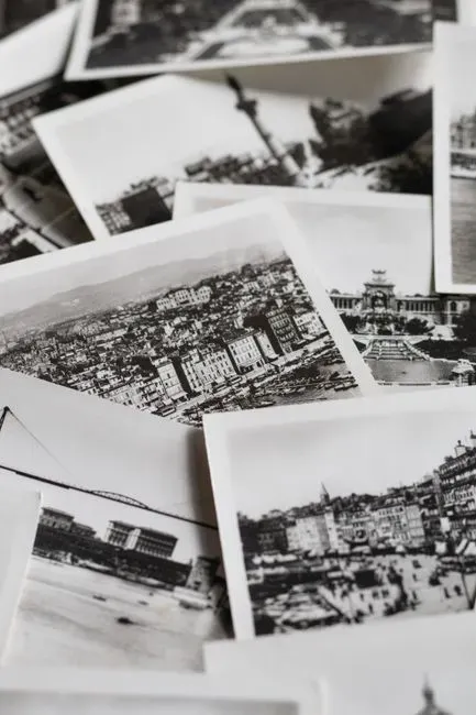 5. Old Black-and-White Photographs (Image Credits: Pexels)