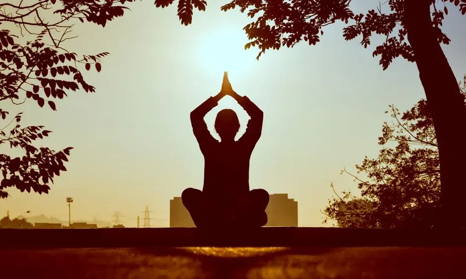 8. They Spend a Few Minutes in Stillness or Meditation (Image Credits: Pexels)