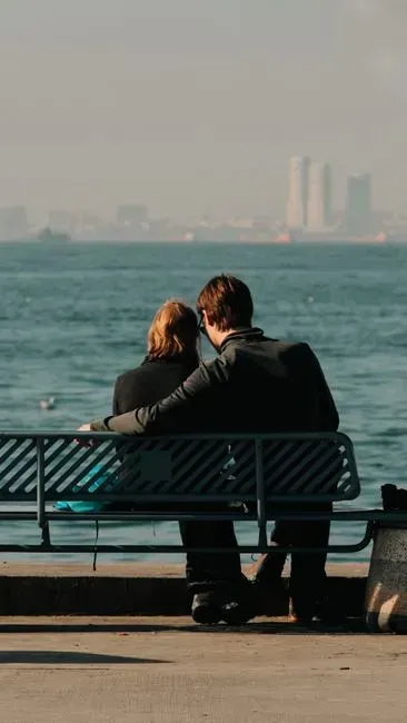 4. Avoiding public displays of affection online (Image Credits: Pexels)