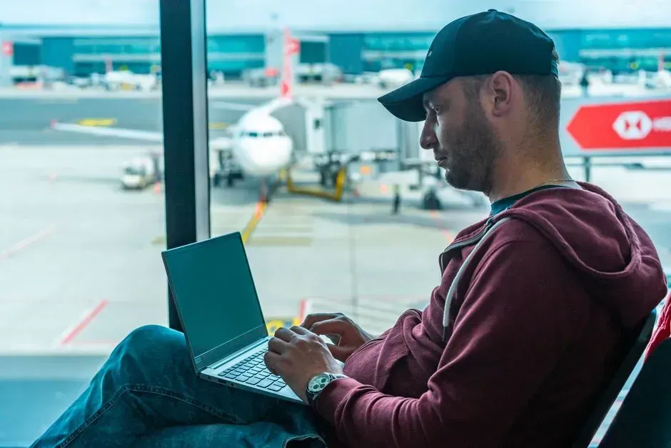 3. Leaving your laptop buried at the bottom of your bag (Image Credits: Pexels)