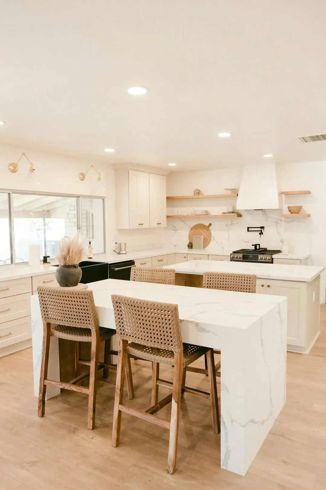9. The All-White Kitchen as the Gold Standard (Image Credits: Unsplash)
