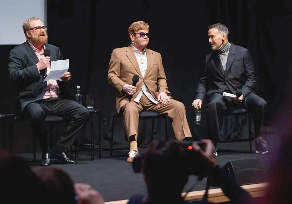 Elton John and David Furnish: A Partnership in Every Sense (Raph_PH, Flickr, <a href="https://creativecommons.org/licenses/by/2.0/" target="_blank" rel="noopener">CC BY 2.0</a>)