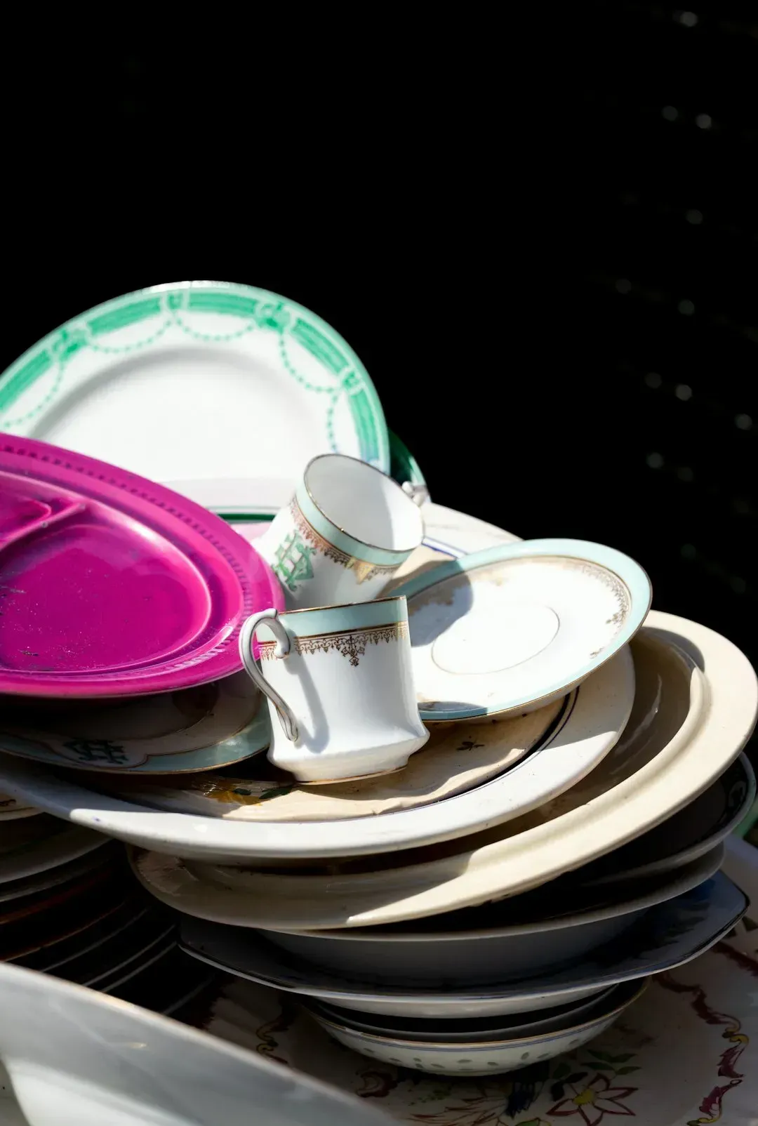 Dishes and messes are always somebody else's problem (Image Credits: Unsplash)
