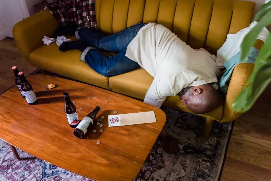 14. Show up drunk, aggressive, or unpredictable in public (Image Credits: Pexels)