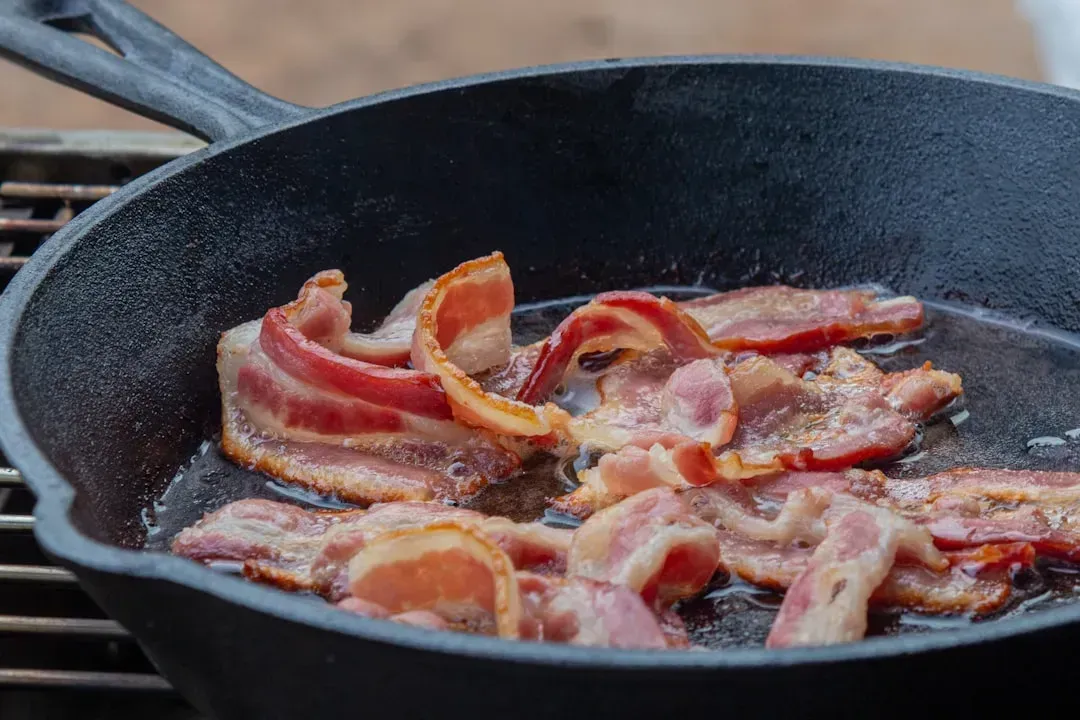 2. Keeping a coffee can full of bacon grease by the stove (Image Credits: Unsplash)