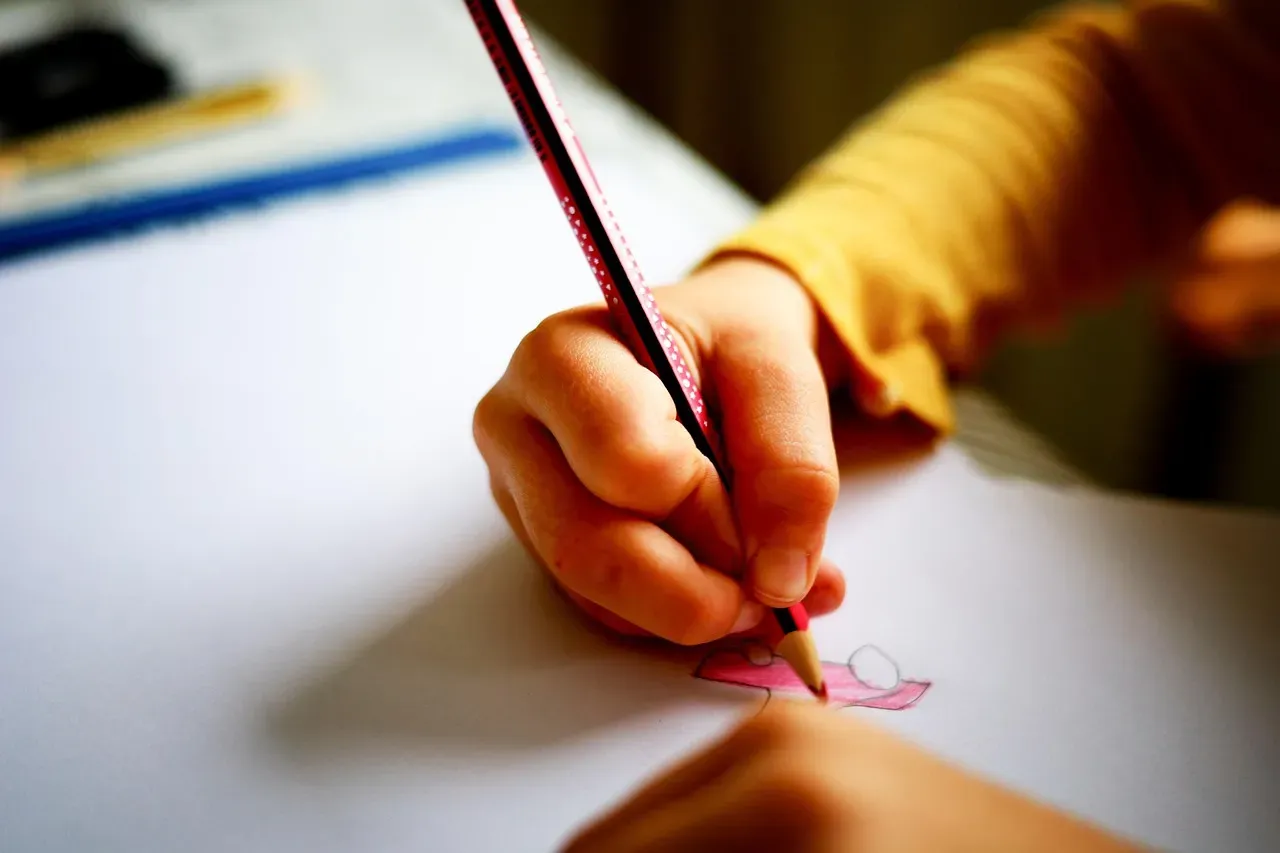 9. They Become Irreplaceable Family Heirlooms Over Time (Image Credits: Pixabay)