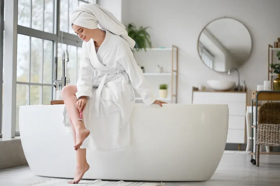 12. Spa-Like Bathrooms with Architectural Character (Image Credits: Stocksnap)