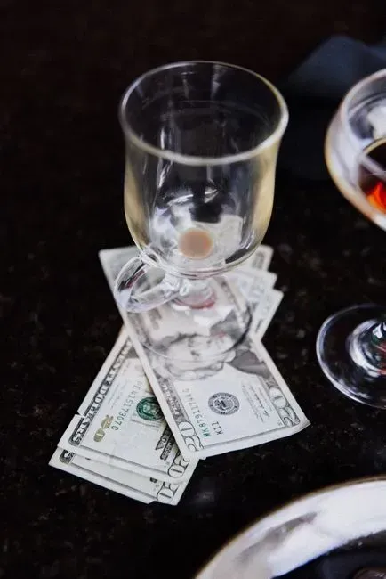 3. Undertipping or Skipping the Tip Calculation Entirely (Image Credits: Pexels)