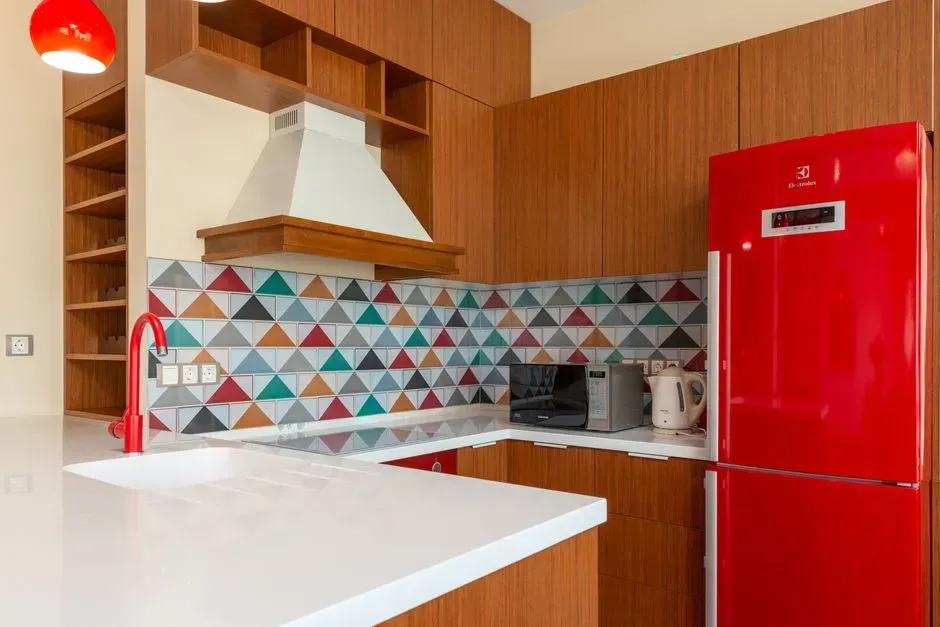 Bold color is replacing white as the default (Image Credits: Pexels)