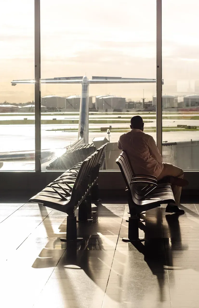 2. How You Respond to the Boarding Order (Image Credits: Pixabay)