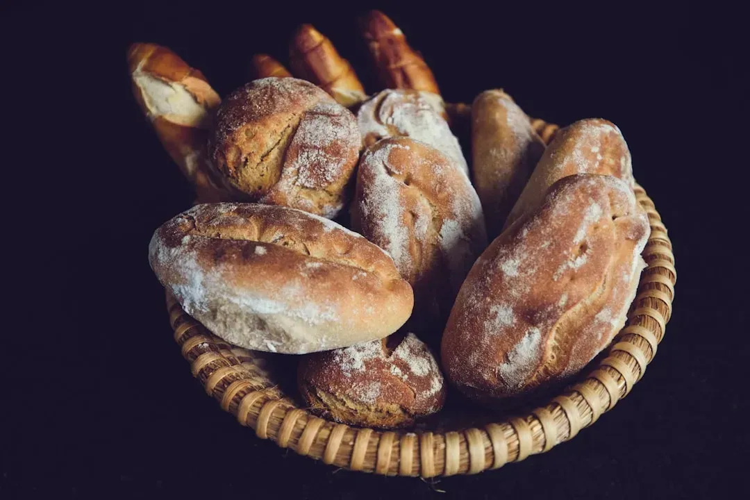 2. Not Knowing What to Do With the Bread Basket (Image Credits: Unsplash)