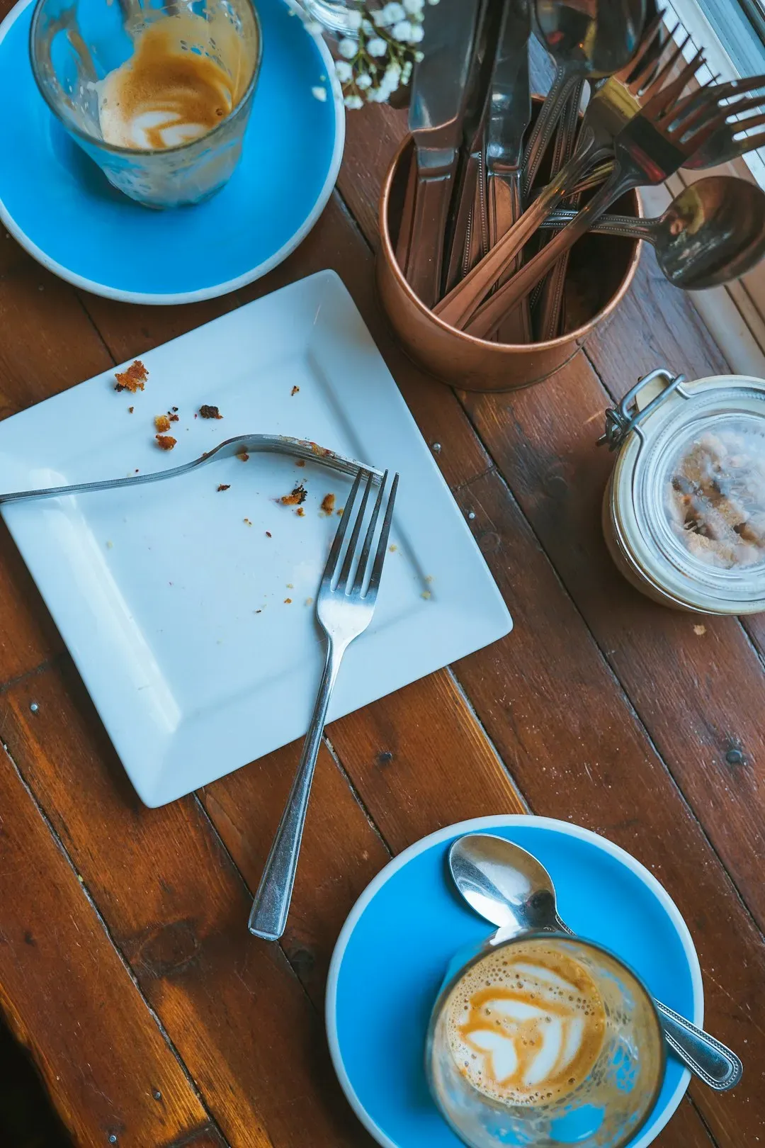 5. How They React When the Meal Is Finished - Clearing Up or Walking Away (Image Credits: Unsplash)