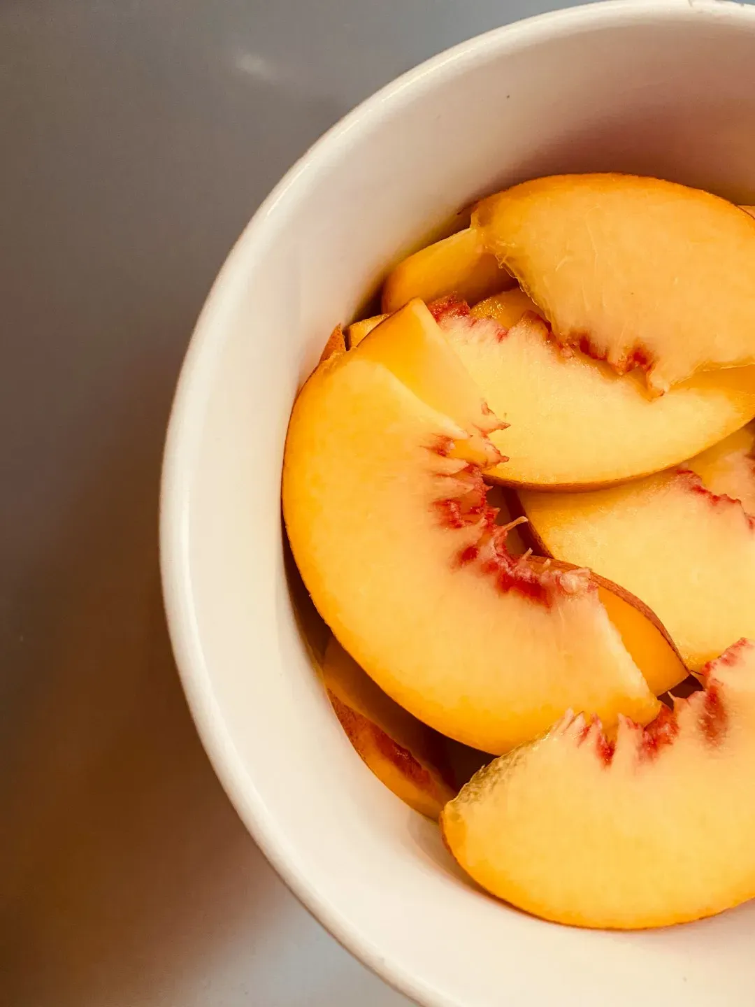 Peaches and basil with balsamic (Image Credits: Unsplash)