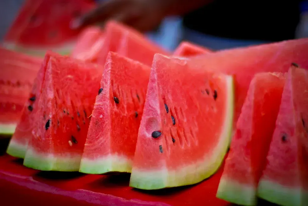 9. Watermelon Slices (mynameisharsha, Flickr, <a href="https://creativecommons.org/licenses/by-sa/2.0/" target="_blank" rel="noopener">CC BY-SA 2.0</a>)