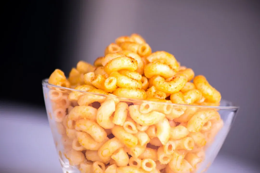 Baked macaroni and cheese with a crisp top (Image Credits: Unsplash)