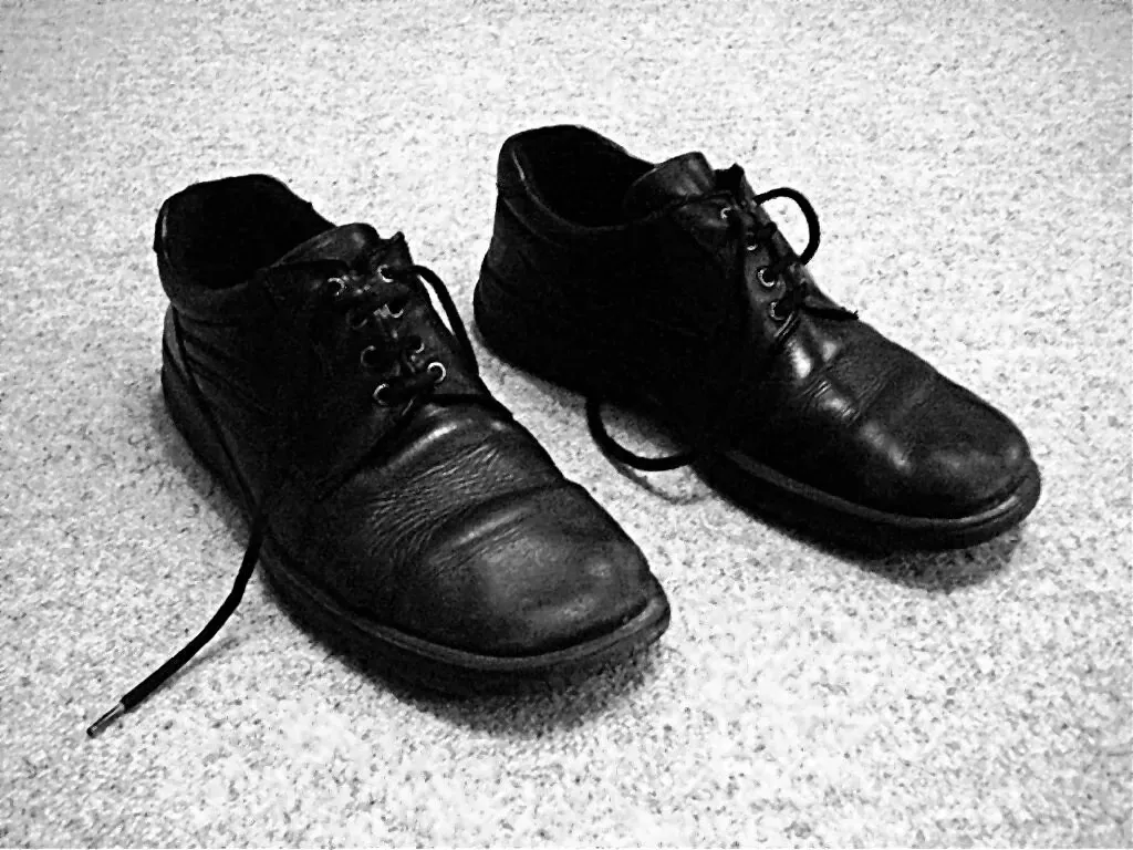 3. Worn-Out or Ill-Fitting Shoes (Uwe Hermann, Flickr, <a href="https://creativecommons.org/licenses/by-sa/2.0/" target="_blank" rel="noopener">CC BY-SA 2.0</a>)
