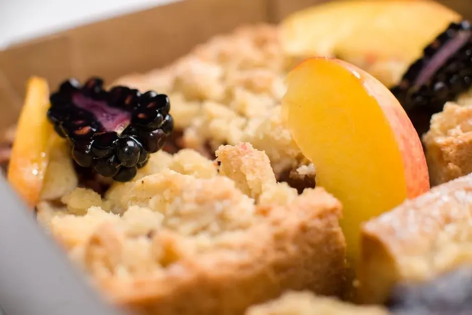 5. Peach Cobbler From Summer Fruit (Image Credits: Pexels)