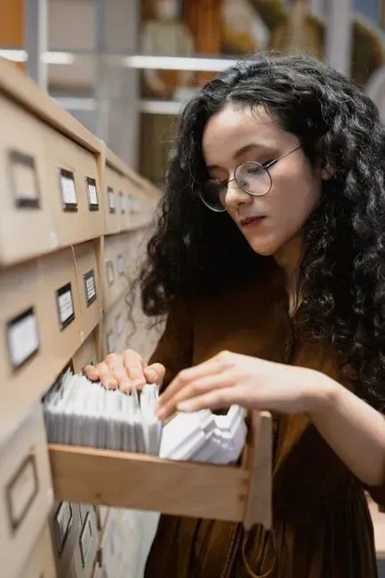 9. Card catalogs and the Dewey Decimal ritual (Image Credits: Pexels)