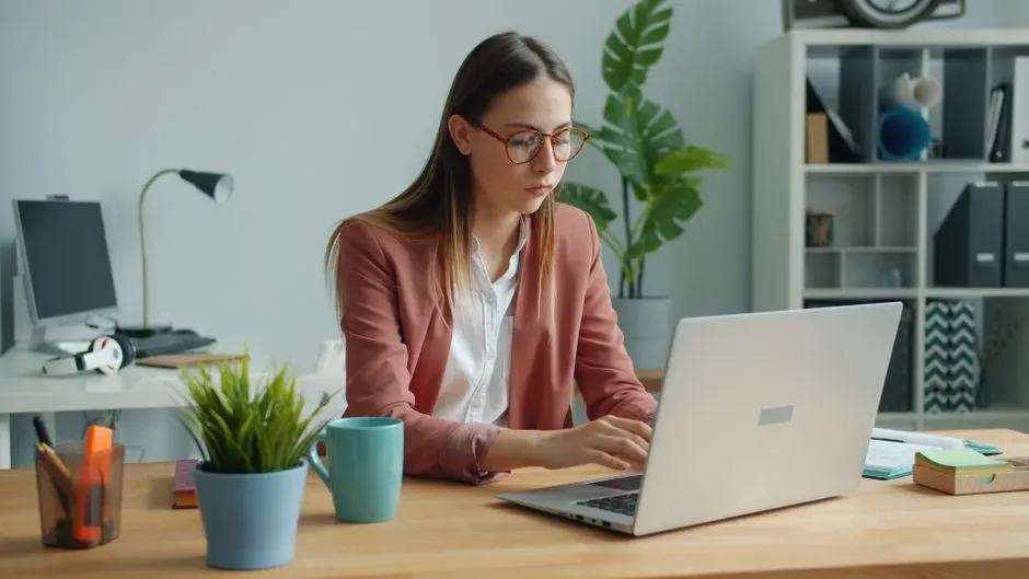 Job hopping instead of staying loyal to one employer (Image Credits: Pexels)