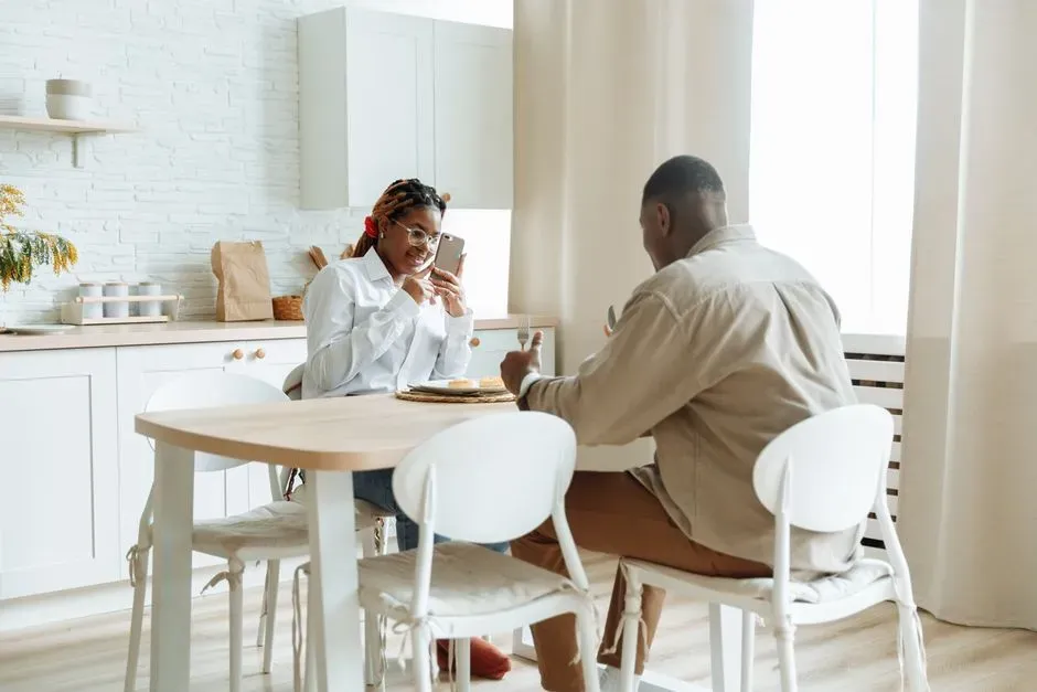 4. The Phone During Dinner (Image Credits: Pexels)