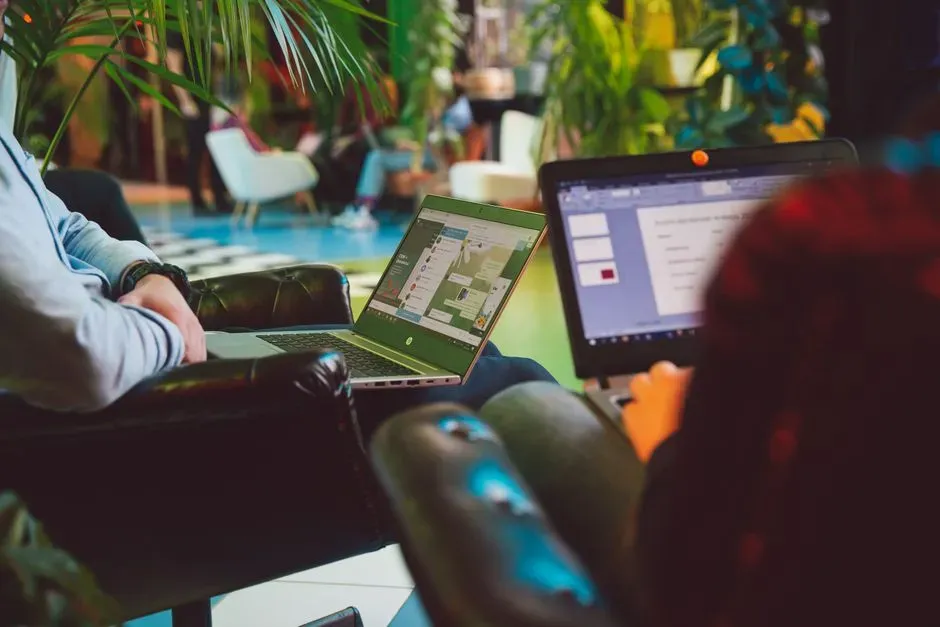 5. Insisting That Success Means a 9-to-5 Office Job (Image Credits: Pexels)