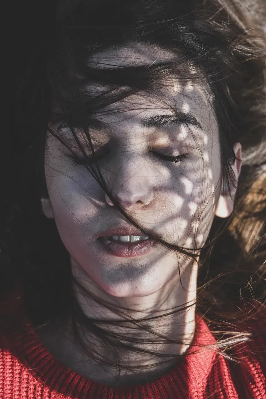 6. She Adapts Without Losing Herself (Image Credits: Pixabay)