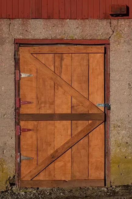10. Farmhouse details in the wrong house (Image Credits: Pexels)