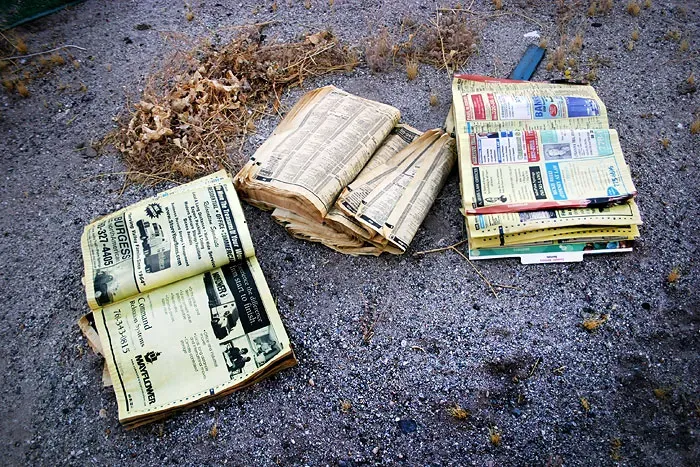 8. Old Phone Books and Printed Directories (Image Credits: By Gentle, <a href="https://commons.wikimedia.org/w/index.php?curid=10847169" target="_blank" rel="noopener">CC BY-SA 3.0</a>)