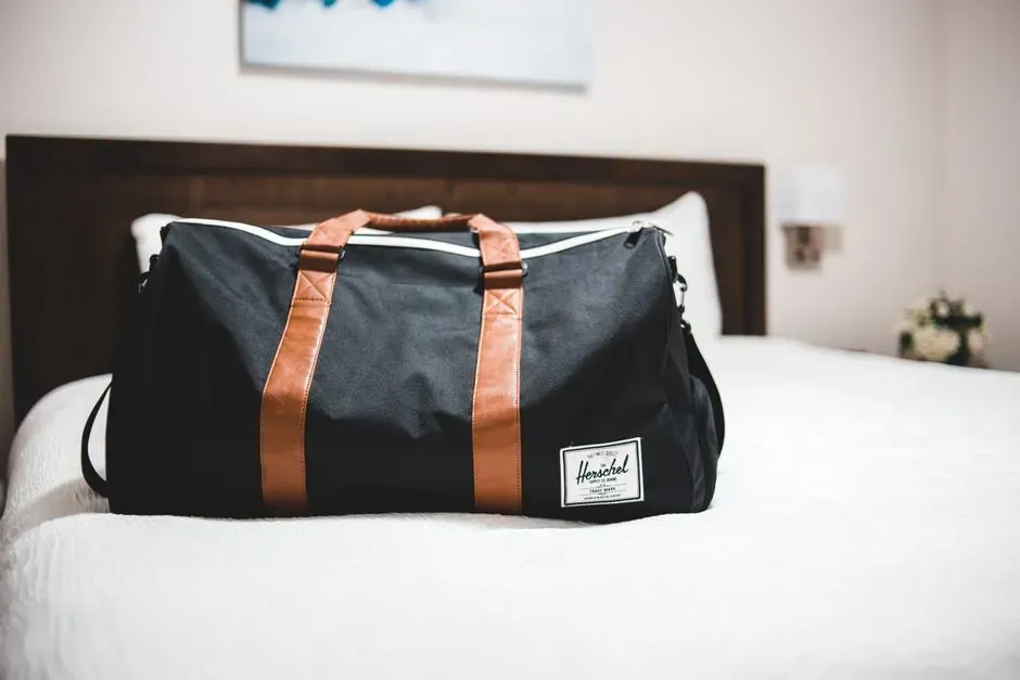 The soft-sided duffel minimalist (Image Credits: Pexels)