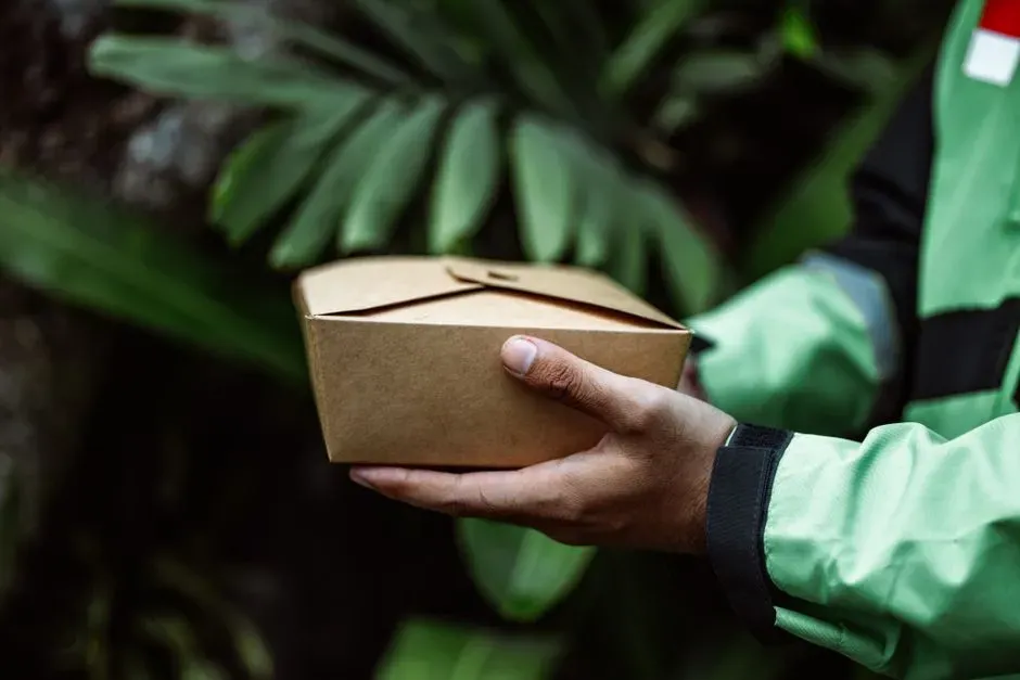 Sustainability and Packaging Still Weigh on the Industry's Reputation (Image Credits: Pexels)