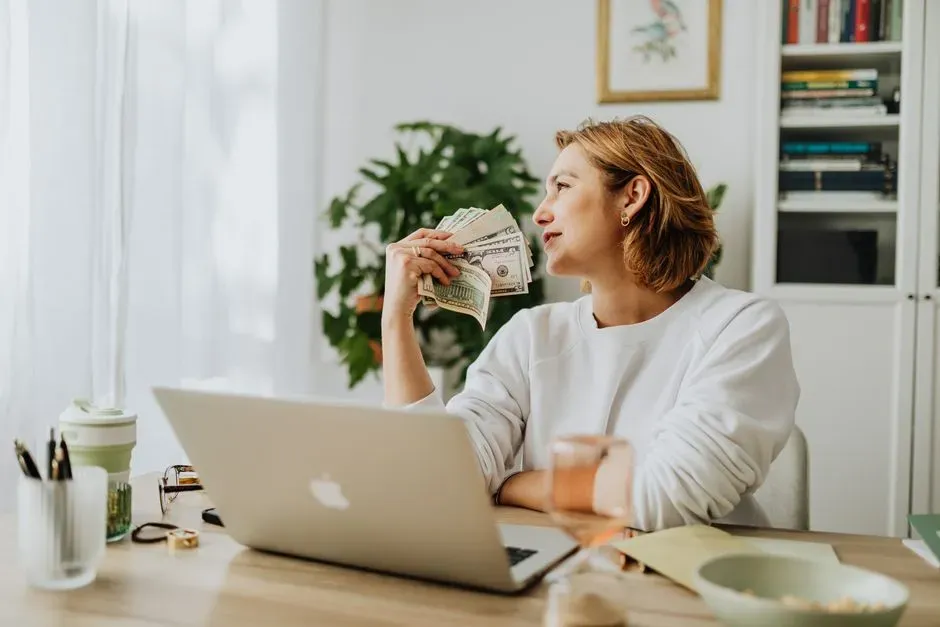 The bottom line on extra income (Image Credits: Pexels)