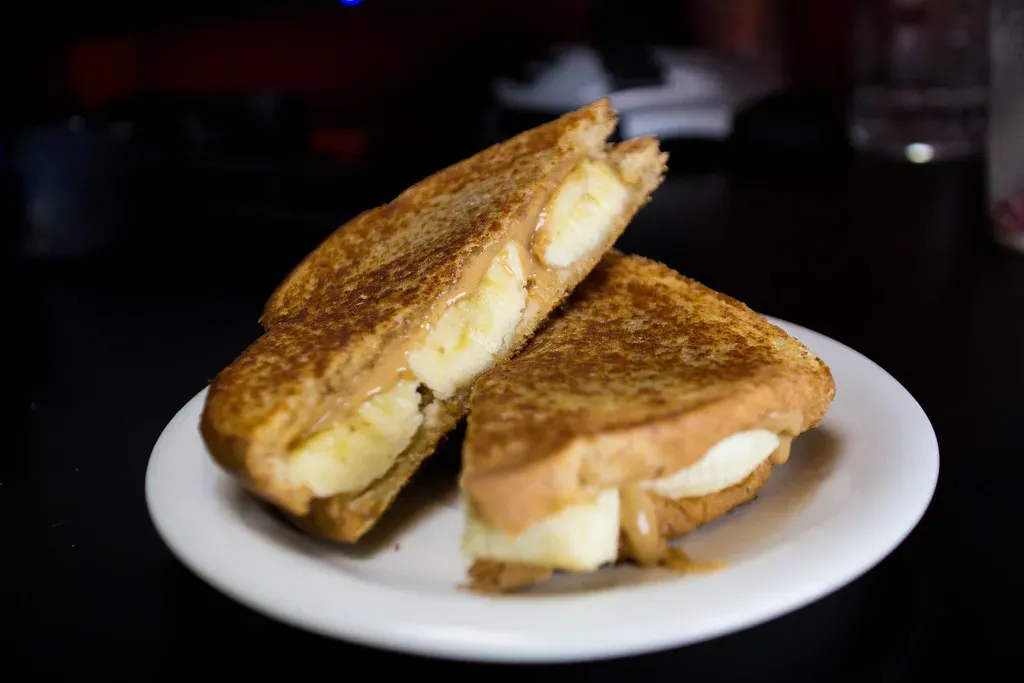 10. Fried peanut butter and banana sandwiches, Elvis-style (IhasAcellular, Flickr, <a href="https://creativecommons.org/licenses/by/2.0/" target="_blank" rel="noopener">CC BY 2.0</a>)