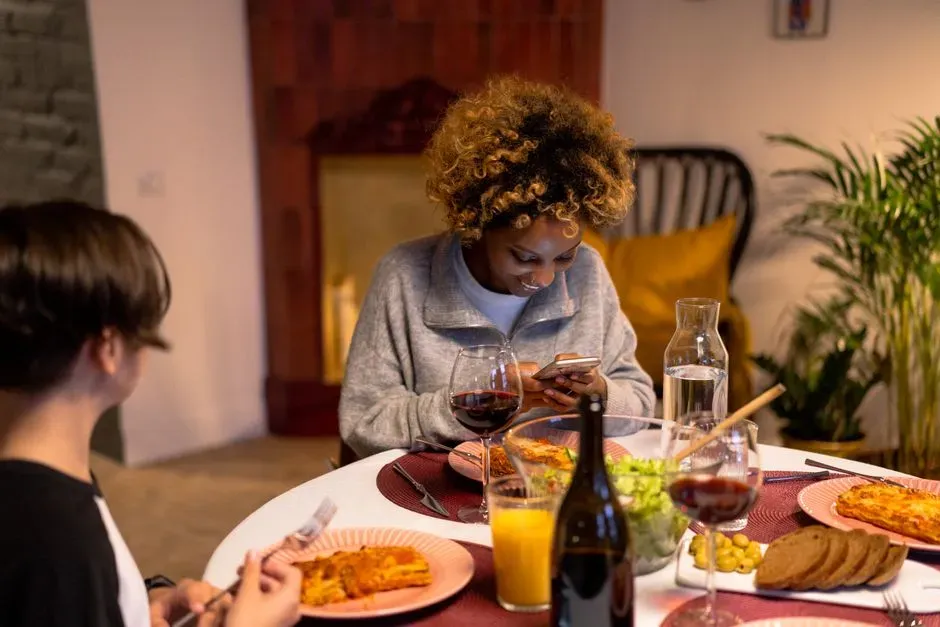 13. Texting Each Other Constantly During Group Time (Image Credits: Pexels)