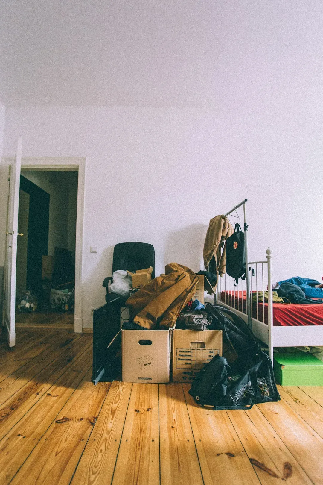 I Underestimated the Pain of Letting Go of Possessions (Image Credits: Unsplash)