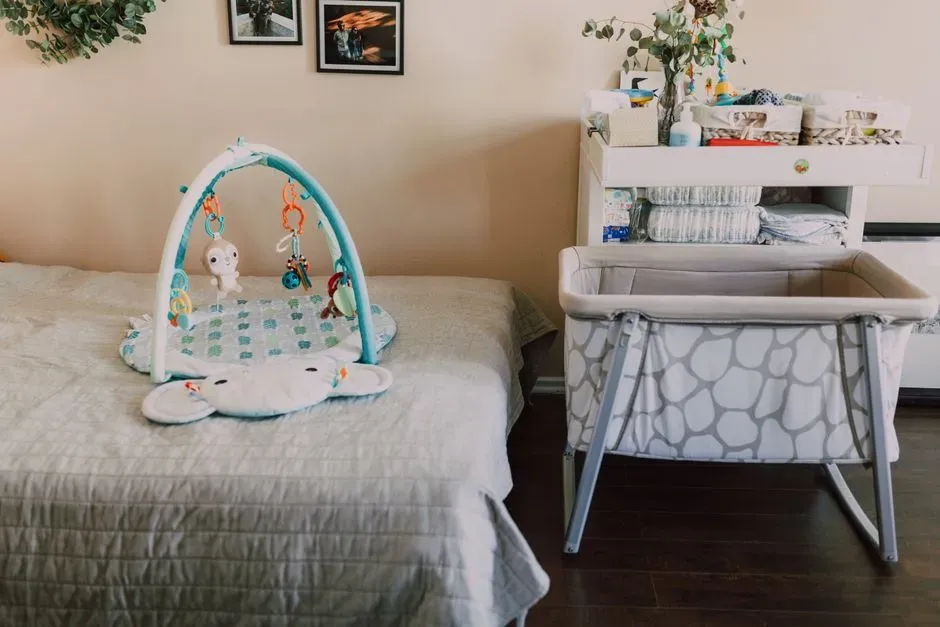 8. Loose or non-fitted sheets (Image Credits: Pexels)