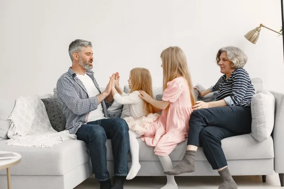 5. Showing Favoritism Among Siblings or Cousins (Image Credits: Pexels)