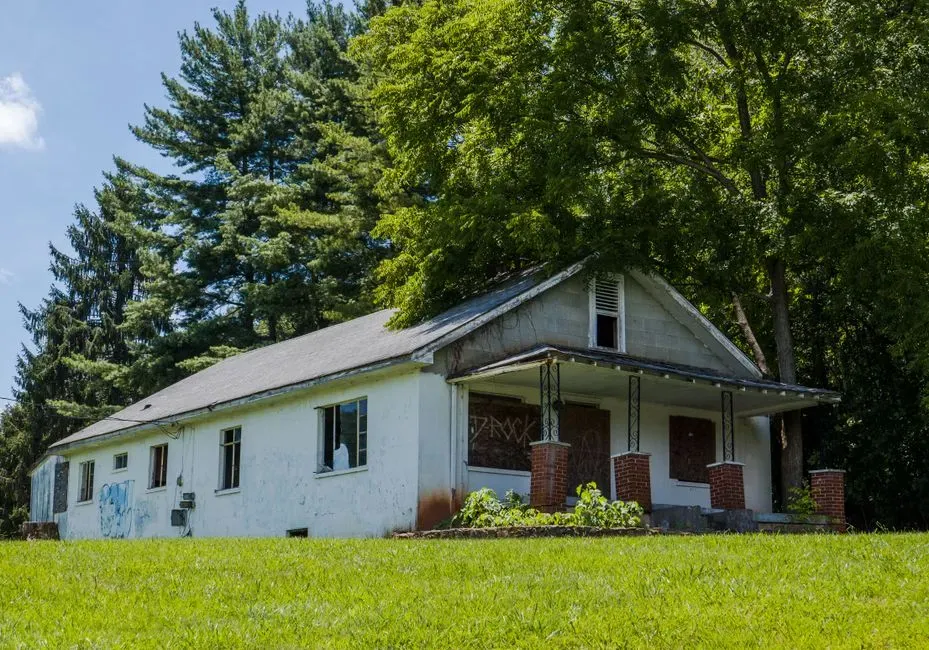 8. Leaving the home vacant during travel or a move without notice (Image Credits: Pexels)