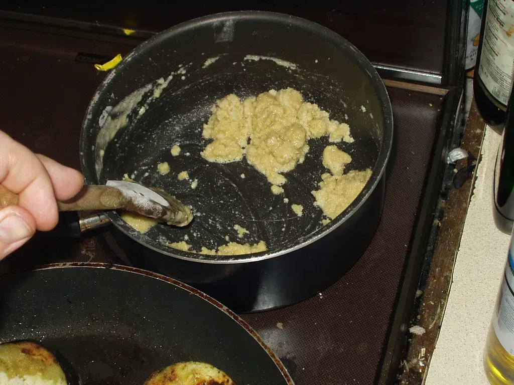 2. Finishing Sauces with Cold Butter (rjw1, Flickr, <a href="https://creativecommons.org/licenses/by-sa/2.0/" target="_blank" rel="noopener">CC BY-SA 2.0</a>)