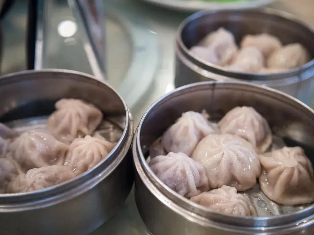 6. Dumplings and dim sum (Edsel L, Flickr, <a href="https://creativecommons.org/licenses/by-sa/2.0/" target="_blank" rel="noopener">CC BY-SA 2.0</a>)