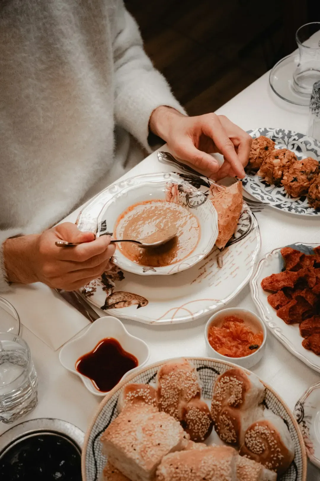 7. Ignoring dietary needs when serving shared dishes (Image Credits: Unsplash)