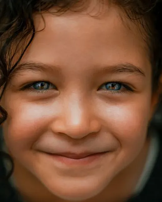 1. Smile With Your Eyes, Not Just Your Mouth (Image Credits: Pexels)