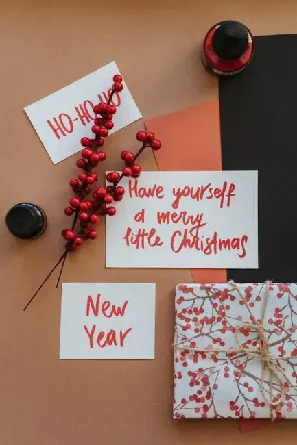 10. Handwritten holiday cards and letters (Image Credits: Pexels)