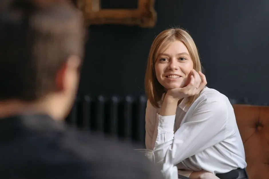 9. They Smile More Than Usual - But the Smile Doesn't Reach Their Eyes (Image Credits: Pexels)