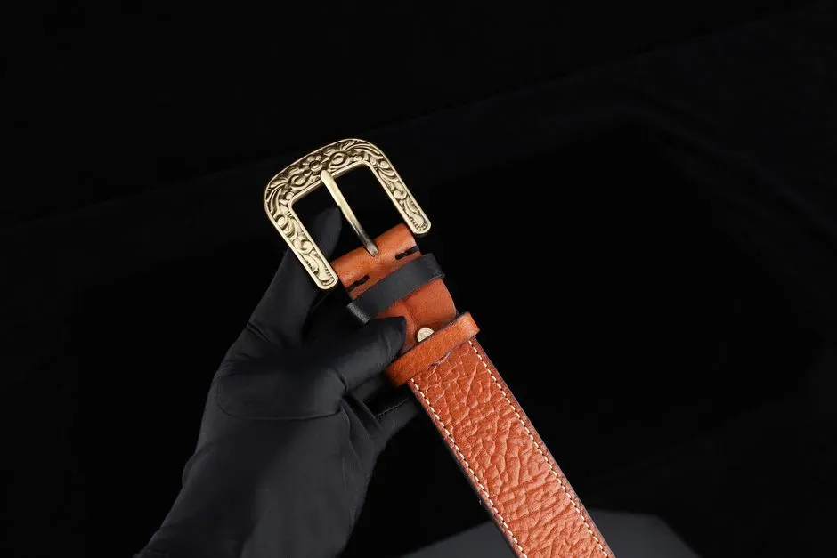 15. Statement belt buckles meant to draw the eye (Image Credits: Pexels)