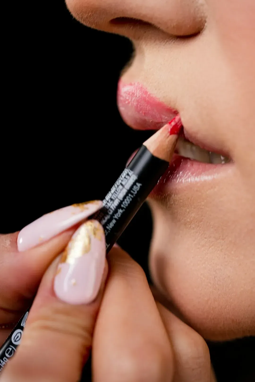 Overlining the Lips for Natural Fullness (Image Credits: Unsplash)